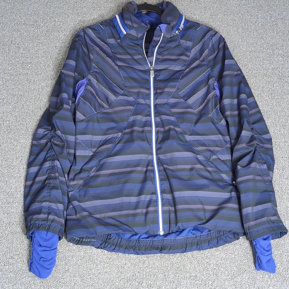 Lululemon Run Hustle Stripe Jacket Size 8 in Wish Blue -Cool Weather Running Gym